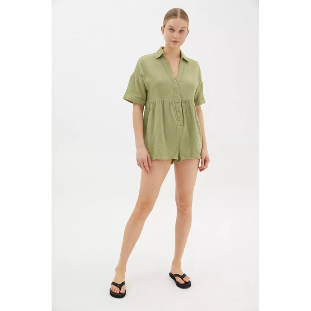 Urban OUTFITTERS | Kendra Button Front Romper Green Size Small